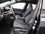 Volkswagen Golf 1.5 eTSI R-Line 130 PK | R-Line | Automaat | Panoramadak | Navigatie | Parkeersensoren | Climate Control | Digital Cockpit Pro | Privacy Glass | Sportonderstel | Keyless | Apple Carplay | Android Auto | LED | Lichtmetalen velgen |