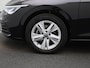 Volkswagen Golf 1.0 TSI Life 110 PK | Airco | Navigatie | Apple Carplay | Parkeersensoren vóór en achter | Adaptieve Cruise Control | Rijstrook behoudassistent | Auto Hold | Buitenspiegels elektrisch verstelbaar en verwarmbaar |