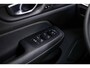 Volvo V60 2.0 T6 Plug-in hybrid AWD Plus Dark | Trekhaak | 360 Camera | Harman Kardon audio | Stoel- en stuurwielverwarming | Adaptive cruise control | Dode hoek detectie BLIS |