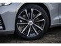 Volvo V60 2.0 T6 Plug-in hybrid AWD Plus Dark | Trekhaak | 360 Camera | Harman Kardon audio | Stoel- en stuurwielverwarming | Adaptive cruise control | Dode hoek detectie BLIS |