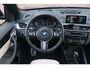 BMW X1 sDrive20i 192pk Aut. High Executive | M Sport | Navi | Climate | Panoramadak | Head-up Display | Elektrische Achterklep | Stoelverwarming | PDC | Trekhaak