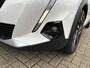 Peugeot 2008 1.2 Turbo 100 PK Allure Pack | Trekhaak 1200KG | Navigatie | Keyless Start | Lichtmetaal | Camera | Parkeersensoren Achter | Cruise Control | Climate control | LED Dagrijverlichting | 17" Lichtmetalen Velgen | Hoge Zitpositie |