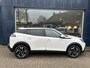 Peugeot 2008 1.2 Turbo 100 PK Allure Pack | Trekhaak 1200KG | Navigatie | Keyless Start | Lichtmetaal | Camera | Parkeersensoren Achter | Cruise Control | Climate control | LED Dagrijverlichting | 17" Lichtmetalen Velgen | Hoge Zitpositie |