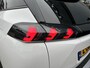 Peugeot 2008 1.2 Turbo 100 PK Allure Pack | Trekhaak 1200KG | Navigatie | Keyless Start | Lichtmetaal | Camera | Parkeersensoren Achter | Cruise Control | Climate control | LED Dagrijverlichting | 17" Lichtmetalen Velgen | Hoge Zitpositie |