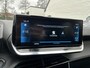 Peugeot 2008 1.2 Turbo 100 PK Allure Pack | Trekhaak 1200KG | Navigatie | Keyless Start | Lichtmetaal | Camera | Parkeersensoren Achter | Cruise Control | Climate control | LED Dagrijverlichting | 17" Lichtmetalen Velgen | Hoge Zitpositie |