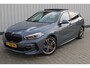 BMW 1-Serie 118i High Executive M-sport | Incl. 12 maanden garantie | Cruise control | Kuipstoelen | Schuif/kantel dak | Climate control | Apple carplay | Navigatie | DAB radio | Harman/Kardon |