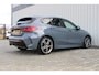 BMW 1-Serie 118i High Executive M-sport | Incl. 12 maanden garantie | Cruise control | Kuipstoelen | Schuif/kantel dak | Climate control | Apple carplay | Navigatie | DAB radio | Harman/Kardon |
