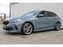 BMW 1-Serie 118i High Executive M-sport | Incl. 12 maanden garantie | Cruise control | Kuipstoelen | Schuif/kantel dak | Climate control | Apple carplay | Navigatie | DAB radio | Harman/Kardon |