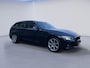 BMW 3-Serie Touring 320i High Executive /Apple & Android Carplay/Panoramadak/Sportstoelen verw./HiFi Audio/Park. Sens. V+A/Clima Contr./18''LMV/(MET GARANTIE*)