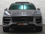 Porsche Cayenne 3.0 E-Hybrid | 360 Camera | ACC | Sport-Design | Panorama | Soft-Close | Nachtzicht | Stoelventilatie | BOSE | Sport-Chrono | Luchtvering | Trekhaak | Stoelverwarming V+A | Sport-Uitlaat | Matrix-LED | 22'' | Keyless-Entry | Stuurverwarming | Comfortstoelen | Memory | Carplay |