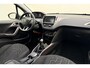 Peugeot 2008 1.2T Style | 82PK | Navigatie | Trekhaak | Panorama Dak | Climate Control | Automatische Verlichting | Cruise Control | Bluetooth | Parkeer Sensoren Achter |