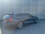 Volvo V60 2.0 T4 Inscription | Trekhaak | Lederen bekleding | Adaptive cruise control | 19" velgen | Stoelverwarming | Parkeersensoren voor + achter | Dode hoek detectie BLIS | Achteruitrijcamera |
