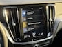 Volvo V60 2.0 T4 Inscription | Trekhaak | Lederen bekleding | Adaptive cruise control | 19" velgen | Stoelverwarming | Parkeersensoren voor + achter | Dode hoek detectie BLIS | Achteruitrijcamera |