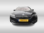 Skoda Superb Combi 1.5 TSI 150pk DSG Sportline Panoramadak / 19" LMV / Leder-Alcantara / Memory / Trekhaak / Navi / Camera / Keyless / LED Matrix / Elek. Achterklep / Stoelverwarming / Side-en Lane assist