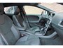 Volvo V40 T3 Polar+ Sport | Trekhaak | Panoramadak | Parkeercamera | Verwarmbare Voorstoelen | Navigatie | Cruise Control | Bluetooth Telefonie & Multimedia | 17'' Lichtmetalen Velgen