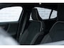 Volvo EC40 Extended Range 82 kWh Plus Black Edition | Pixel LED koplampen | 360 camera | Panoramadak | Adaptive cruise control | Stoel- en stuurwielverwarming | Harman Kardon audio | Getint glas | Warmtepomp | LED mistlampen | Google Maps navigatie |