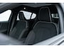 Volvo EC40 Extended Range 82 kWh Plus Black Edition | Pixel LED koplampen | 360 camera | Panoramadak | Adaptive cruise control | Stoel- en stuurwielverwarming | Harman Kardon audio | Getint glas | Warmtepomp | LED mistlampen | Google Maps navigatie |