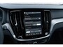Volvo V60 T6 Plug-in hybrid AWD Plus Dark | Trekhaak | Harman Kardon | 360º Camera | Verwarmbare voorruit | Stoel- / Stuurverwarming Voor + Achter | Adaptive Cruise | BLIS | Verwarmbare voorruit | Power seats
