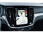 Volvo V60 T6 Plug-in hybrid AWD Plus Dark | Trekhaak | Harman Kardon | 360º Camera | Verwarmbare voorruit | Stoel- / Stuurverwarming Voor + Achter | Adaptive Cruise | BLIS | Verwarmbare voorruit | Power seats
