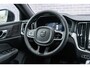 Volvo V60 T6 Plug-in hybrid AWD Plus Dark | Trekhaak | Harman Kardon | 360º Camera | Verwarmbare voorruit | Stoel- / Stuurverwarming Voor + Achter | Adaptive Cruise | BLIS | Verwarmbare voorruit | Power seats