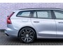 Volvo V60 T6 Plug-in hybrid AWD Plus Dark | Trekhaak | Harman Kardon | 360º Camera | Verwarmbare voorruit | Stoel- / Stuurverwarming Voor + Achter | Adaptive Cruise | BLIS | Verwarmbare voorruit | Power seats