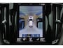 Volvo XC60 Recharge T8 AWD R-Design - Panorama/schuifdak - IntelliSafe Assist & Surround - 360º Camera - Verwarmde voorstoelen - Verwarmbaar stuurwiel - Parkeersensoren voor & achter - Elektr. bedienb. bestuurdersstoel met geheugen - Extra getint glas - 19' LMV