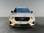 Volvo XC40 2.0 B4 Plus Dark | Trekhaak | Verwarmbare voorruit | Keyless Entry | Stoelverwarming |