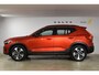 Volvo XC40 B4 211PK Automaat Plus Dark / Navigatie / Adaptive Cruise / Harman Kardon / Stuur- & Stoelverwarming / Elektrische achterklep / Achteruitrijcamera / Elektrische stoelverst. met geheugen