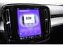 Volvo XC40 B4 211PK Automaat Plus Dark / Navigatie / Adaptive Cruise / Harman Kardon / Stuur- & Stoelverwarming / Elektrische achterklep / Achteruitrijcamera / Elektrische stoelverst. met geheugen