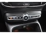 Volvo XC40 B4 211PK Automaat Plus Dark / Navigatie / Adaptive Cruise / Harman Kardon / Stuur- & Stoelverwarming / Elektrische achterklep / Achteruitrijcamera / Elektrische stoelverst. met geheugen