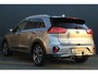 Kia Niro Hybrid 1.6 GDi DynamicPlusLine | Incl. 12 maanden garantie | Stuur & stoelverwarming | LED | Adapt. Cruise | Schuif/kantel dak | Trekhaak afneembaar | Camera | 100% dealer onderhouden | Keyless | Navi | Apple Carplay | Dodehoek detectie | Bomvolle uitvoering!! |