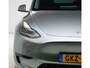 Tesla Model Y Long Range RWD 75 kWh | Trekhaak | Panoramadak | Autopilot | 19 inch Dark velgen, Leer