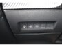 Peugeot e-2008 EV GT Pack 50 kWh 3 Fase | Alcantara | Stoelverwarming | Sfeerverlichting | 18"LMV | Climate Control | Navigatie | !!