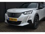Peugeot e-2008 EV GT Pack 50 kWh 3 Fase | Alcantara | Stoelverwarming | Sfeerverlichting | 18"LMV | Climate Control | Navigatie | !!