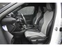 Peugeot e-2008 EV GT Pack 50 kWh 3 Fase | Alcantara | Stoelverwarming | Sfeerverlichting | 18"LMV | Climate Control | Navigatie | !!