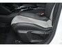 Peugeot e-2008 EV GT Pack 50 kWh 3 Fase 90%SOH | Navigatie | Sfeerverlichting | Stoelverwarming | Full-LED | Alcantara | Leder | Achteruitrijcamera | !!