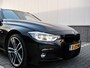 BMW 3-Serie Touring 320i M-sport edition Shadow line | Adaptive cruise | Navi | PDC | Climate control | Dodehoek | Leder | Dealer onderhouden