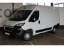 Peugeot Boxer 330 2.2 BlueHDi 140 L2H2 Premium | Incl. 12 maanden garantie | Cruise control | Parkeercamera | Airco | Bluetooth |  DAB Radio | Start/stop systeem | Multifunctioneel stuurwiel |