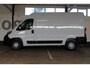 Peugeot Boxer 330 2.2 BlueHDi 140 L2H2 Premium | Incl. 12 maanden garantie | Cruise control | Parkeercamera | Airco | Bluetooth |  DAB Radio | Start/stop systeem | Multifunctioneel stuurwiel |
