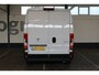 Peugeot Boxer 330 2.2 BlueHDi 140 L2H2 Premium | Incl. 12 maanden garantie | Cruise control | Parkeercamera | Airco | Bluetooth |  DAB Radio | Start/stop systeem | Multifunctioneel stuurwiel |
