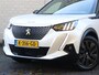 Peugeot e-2008 GT 50 kWh 136pk | Schuifdak | Navigatie | Camera | Alcantara bekleding met stoelverwarming |