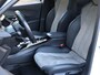 Peugeot e-2008 GT 50 kWh 136pk | Schuifdak | Navigatie | Camera | Alcantara bekleding met stoelverwarming |