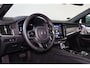 Volvo S90 T8 AWD Ultimate Dark - Luchtvering - IntelliSafe Assist & Surround - 360º Camera - Bowers & Wilkins audio - Adaptieve LED koplampen - Verwarmde voorstoelen, stuur & achterbank - Parkeersensoren voor & achter - Elektr. bedienb. voorstoelen met geheugen - Head up display - Extra getint glas - 20' LMV