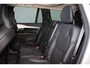 Volvo XC90 T8 Recharge AWD Ultimate Dark - Luchtvering - Panorama/schuifdak - IntelliSafe Assist & Surround - 360º Camera - Bowers & Wilkins audio - Adaptieve LED koplampen - Verwarmde voorstoelen, stuur & achterbank - Parkeersensoren voor & achter - Elektr. bedienb. voorstoelen met geheugen - Draadloze tel. lader - Extra getint glas - Elektr. inklapbare trekhaak - 22' LMV
