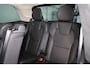 Volvo XC90 T8 Recharge AWD Ultimate Dark - Luchtvering - Panorama/schuifdak - IntelliSafe Assist & Surround - 360º Camera - Bowers & Wilkins audio - Adaptieve LED koplampen - Verwarmde voorstoelen, stuur & achterbank - Parkeersensoren voor & achter - Elektr. bedienb. voorstoelen met geheugen - Draadloze tel. lader - Extra getint glas - Elektr. inklapbare trekhaak - 22' LMV