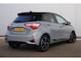Toyota Yaris 1.5 Hybrid Bi-Tone Plus 101PK Automaat Panoramadak Navigatie Camera Clima Cruise Keyless Entry 16 inch LMV