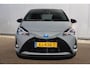Toyota Yaris 1.5 Hybrid Bi-Tone Plus 101PK Automaat Panoramadak Navigatie Camera Clima Cruise Keyless Entry 16 inch LMV