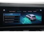 Mercedes-Benz A-klasse 160 AMG Line Widescreen Full LED Half Leder Sportstoelen Navigatie Camera Clima Lane Assist Cruise Parkeersensors 18 inch AMG LMV