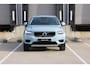 Volvo XC40 T3 Momentum | Semi elektrische trekhaak | Parkeer camera achter | Parkeersensoren voor + achter | Extra getint glas | Navigatiesysteem | Volvo on Call | Start/stop systeem
