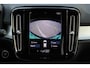 Volvo XC40 T3 Momentum | Semi elektrische trekhaak | Parkeer camera achter | Parkeersensoren voor + achter | Extra getint glas | Navigatiesysteem | Volvo on Call | Start/stop systeem
